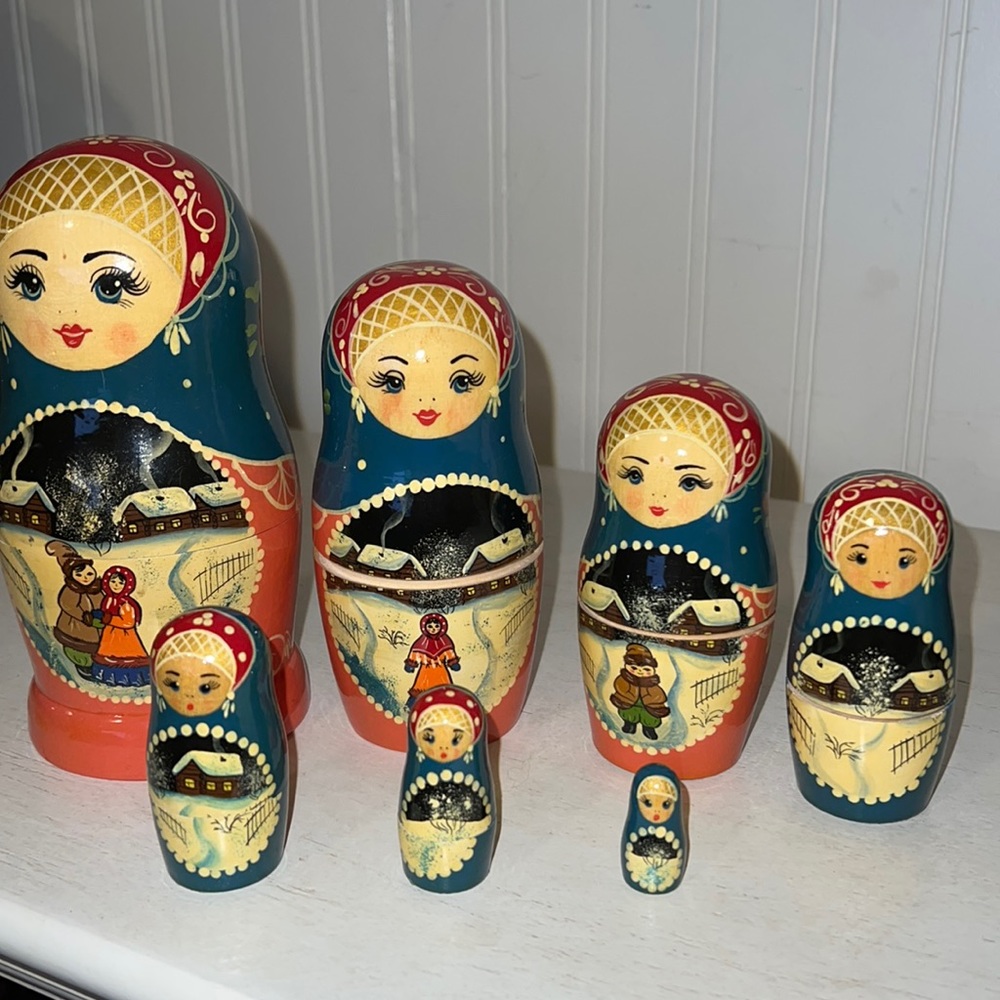 Vintage made in Russia nesting dolls 7 pieces